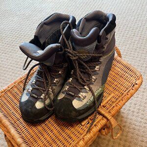 La Sportiva Hiking Boots 7.5